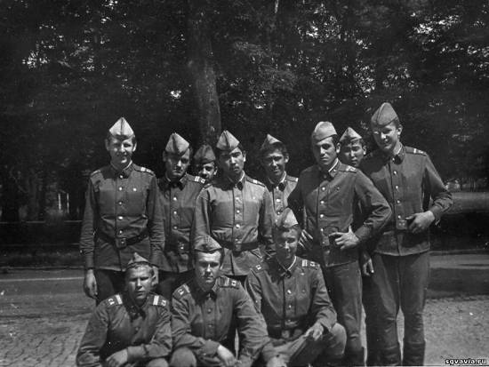 АЭР напротив казармы на фоне стадиона